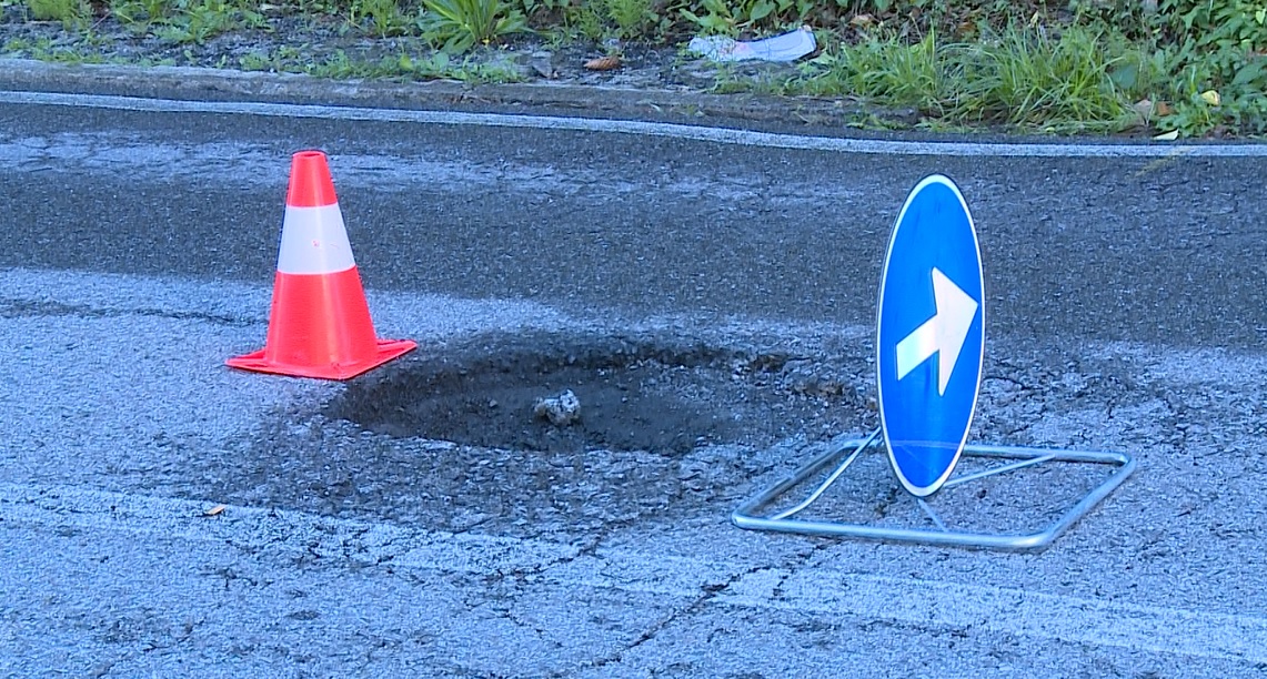 Como, allarme buche nell’asfalto. Dopo la voragine in via Rosales, le segnalazioni in via Bixio e Canturina