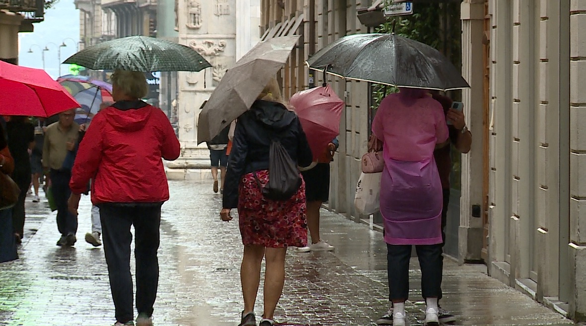Nubifragi e temporali forti in arrivo sul Comasco. Allerta rossa della protezione civile. L’assessore La Russa: “Ridurre gli spostamenti”