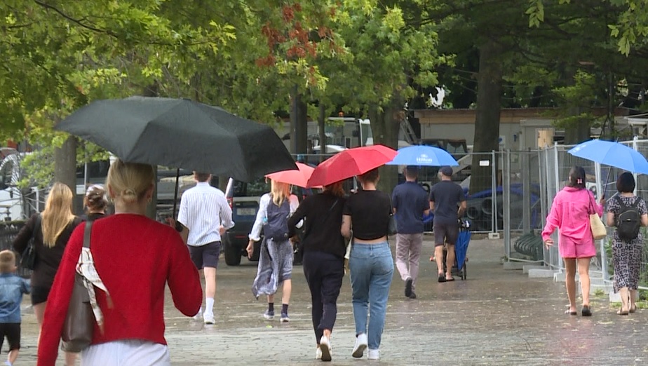 Meteo, temperature in calo di 10 gradi. Il caldo ha le ore contate: tornano rovesci e temporali