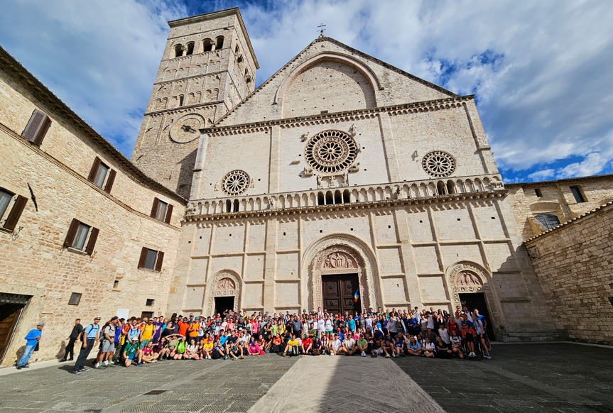 Giubileo dei giovani, il cardinale Cantoni incontra i ragazzi. Oggi appuntamento a Roma