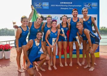 Gli otto azzurri che hanno conquistato l'argento mondiale (foto canottaggio.org)