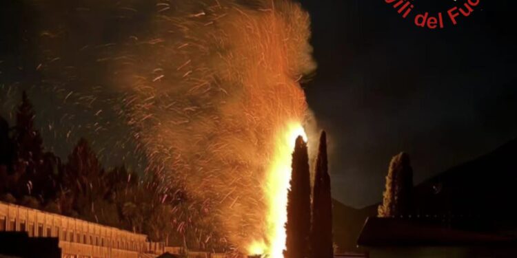 incendio cimitero