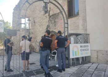 Spariti esemplari della preziosa lavorazione a 'tombolo'