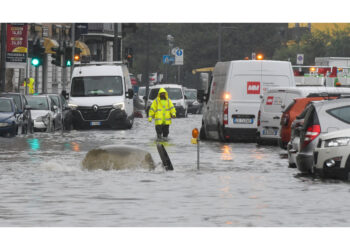 In città blackout e auto bloccate nei sottopassi