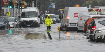In città blackout e auto bloccate nei sottopassi