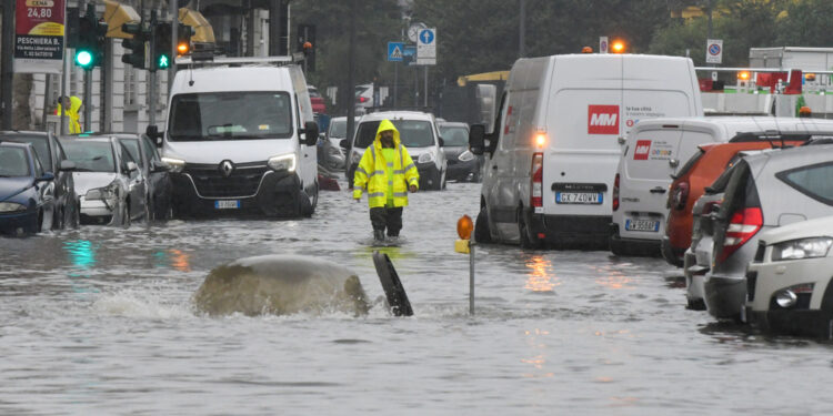 In città blackout e auto bloccate nei sottopassi
