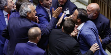 Alta tensione fra i deputati in Aula