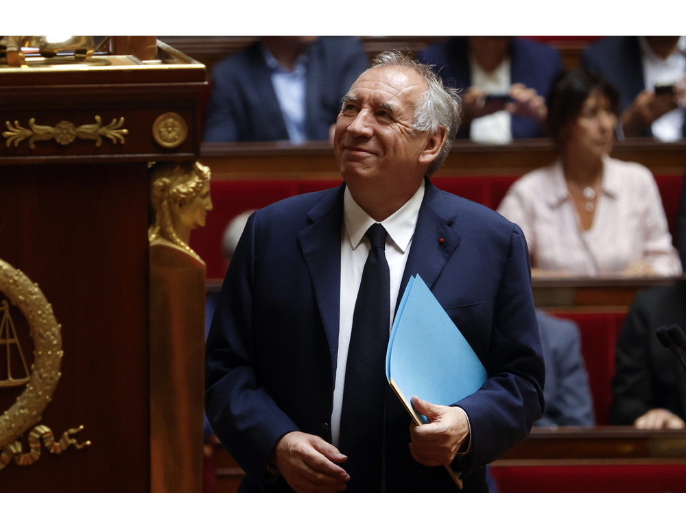 Bayrou alle 12 all’Eliseo per dare le dimissioni