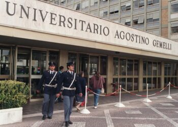 E' ancora ricoverato al Gemelli di Roma ma sta meglio