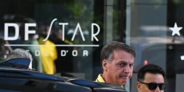 Difesa ex presidente cita motivi salute per sua mancata presenza