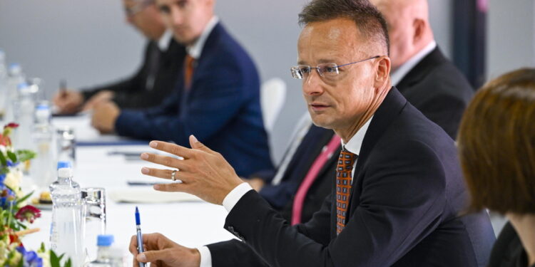 L'accusa del ministro degli Esteri Szijjártó