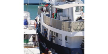 Costrette dalle avverse condizioni del mare a tornare in porto