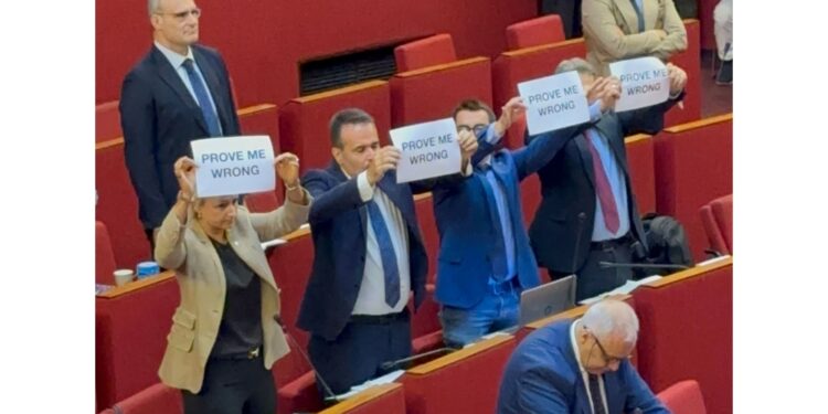 Polemica contro la maggioranza che aveva bocciato la proposta