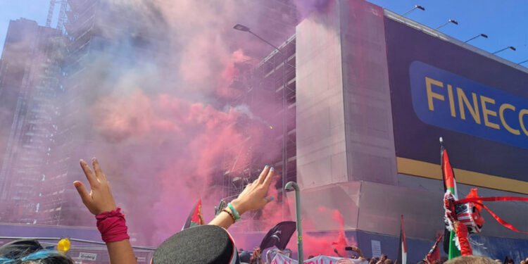 Gruppo di 40 antagonisti si è staccato dalla manifestazione