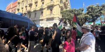 Circa in 2.000 urlano: 'Israele fascista