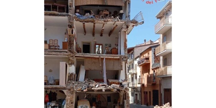 Sgomberate le persone che vivevano nel palazzo