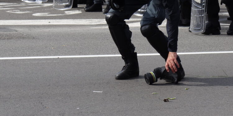 Attivista a domiciliari