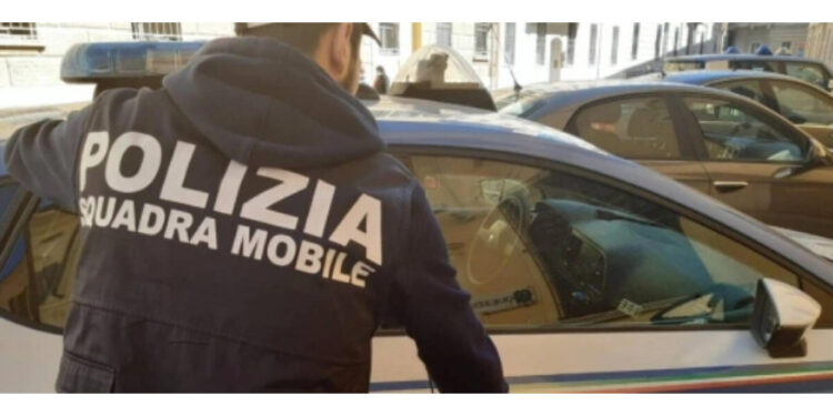 A Genova. Uomo sentito dalla Squadra Mobile