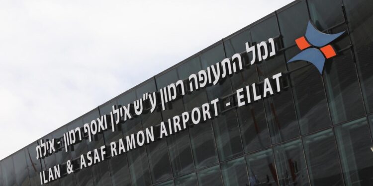 Fumo dal terminal passeggeri. Idf: 'Indagine su mancato allarme'