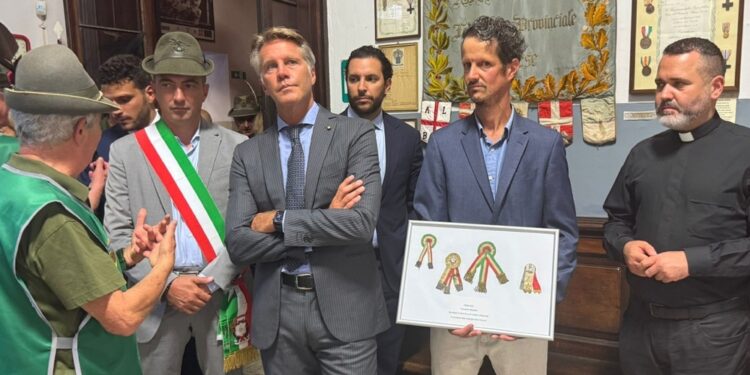 Il fine settimana nella Granda si apre con l'omaggio agli alpini