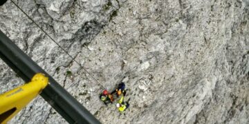 L'uomo è precipitato in un canale per ottanta metri
