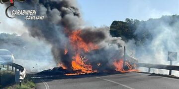 Banditi bloccano la strada e incendiano auto a S.Andrea Frius