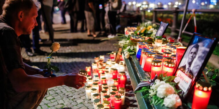 Le rivelazioni del Daily Mail e del Guardian sul killer di Kirk