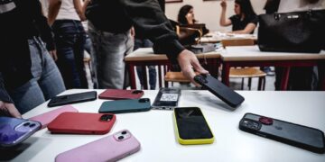 'Ai bambini non servono divieti ma competenza digitale'