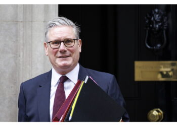 Starmer auspica intensificazione delle 'pressioni su Putin'