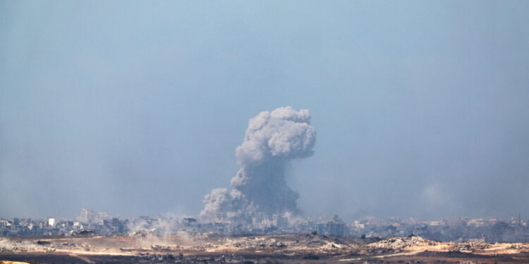 Ministra degli Esteri Cooper invoca cessate il fuoco immediato