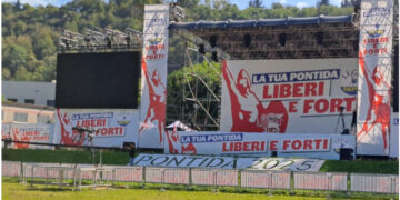 Cori contro Calenda e 'sfigati incamiciati che lo applaudono'