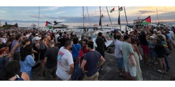 Manifestazione a Foro Italia: 'la Sicilia non sta con Sigonella'