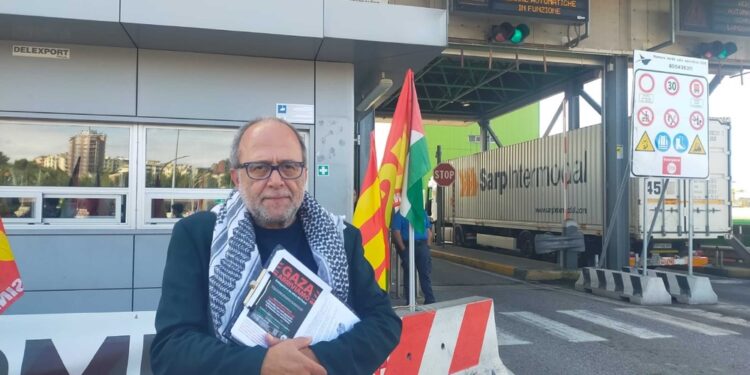 Sit-in all'esterno del Porto di Trieste contro armi a Tel Aviv