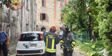 Il rogo poco prima di mezzogiorno a Lazise