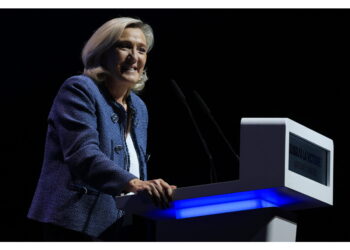 Sinistra cala ma va meglio se è divisa. Crollano i macroniani
