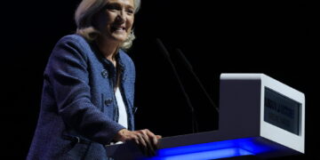 Sinistra cala ma va meglio se è divisa. Crollano i macroniani