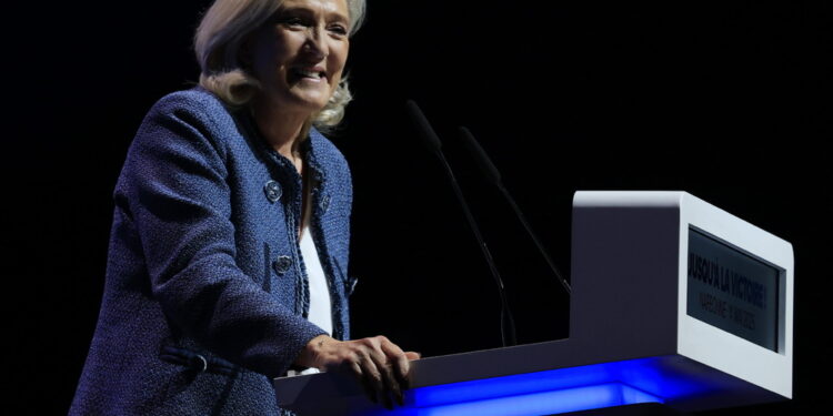 Sinistra cala ma va meglio se è divisa. Crollano i macroniani