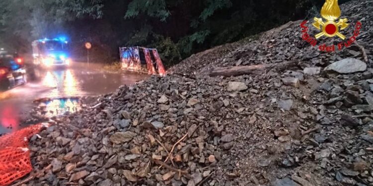 Soccorso nel Comasco un automobilista in sottopasso allagato