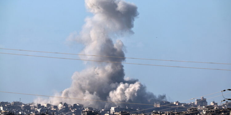 Continua attacco israeliano nel principale centro della Striscia