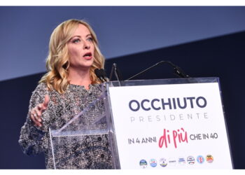 La premier alla manifestazione del centrodestra: Se lo merita