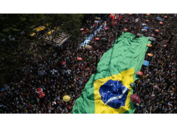 La sinistra nelle piazze. Lula: 'Il popolo non vuole impunità'