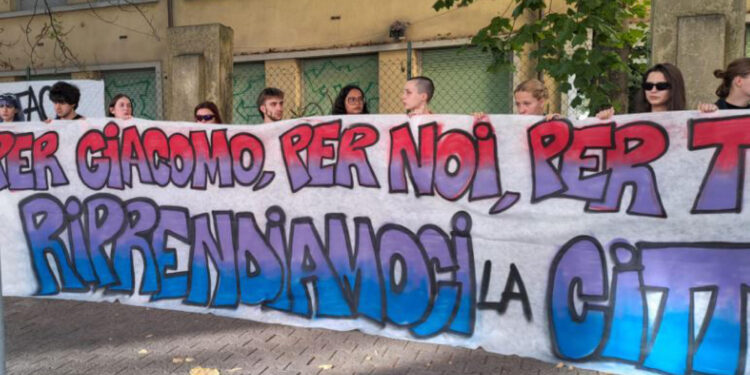 Cena di quartiere in Corso del Popolo a un anno dall'omicidio