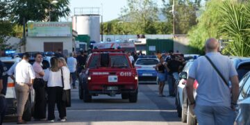 Sindaco a cittadini e negozi: "fermatevi".Poca gente alla marcia