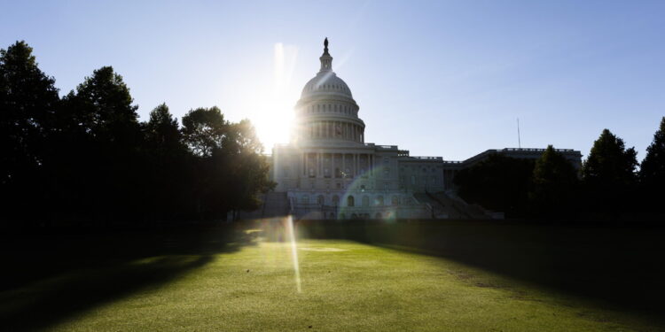 Alla mezzanotte di domani. Accuse reciproche tra dem e Gop