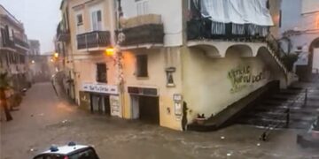 Avvisi a popolazione di evitare spostamenti a piedi e con mezzi