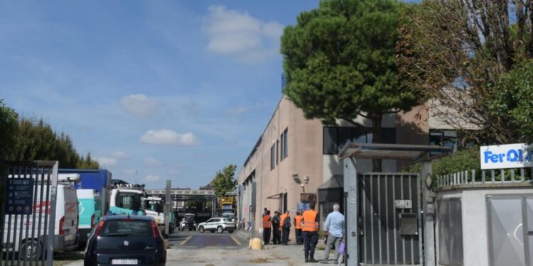 L'infortunio in un'azienda in provincia di Milano