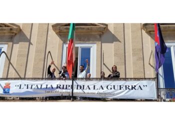 Giudetti in piazza a Taranto: 'bombardamenti non si fermano mai'