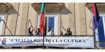Giudetti in piazza a Taranto: 'bombardamenti non si fermano mai'
