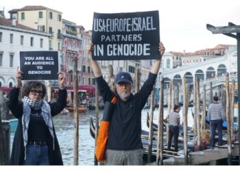 Gli attivisti: 'Gaza sta bruciando