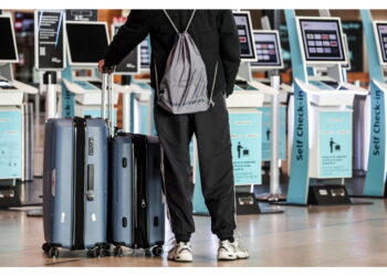 Stop sia lavoratori aeroportuali che dipendenti compagnie aeree